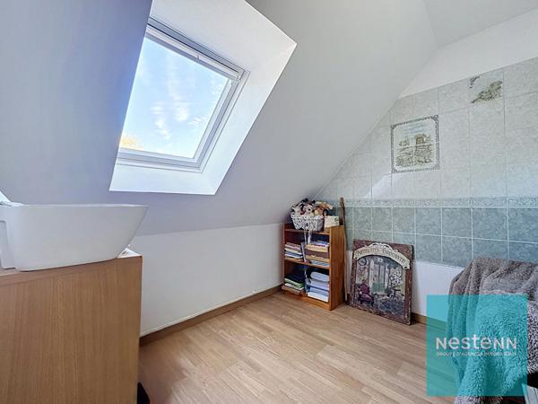 Pavillon de 5 pièces en très bon état général avec un sous-sol total  et un garage indépendant à Saint Germain Laval