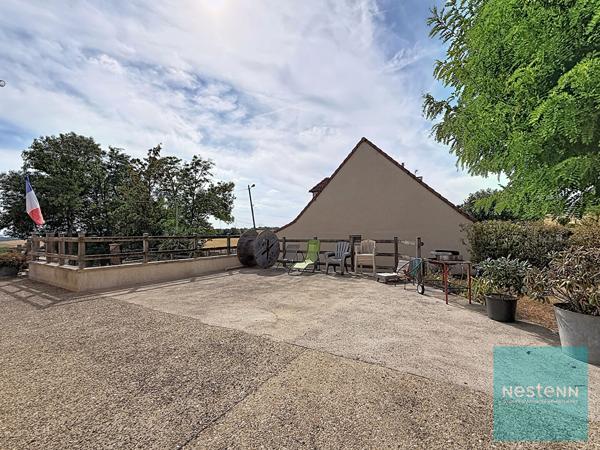Pavillon de 5 pièces en très bon état général avec un sous-sol total  et un garage indépendant à Saint Germain Laval