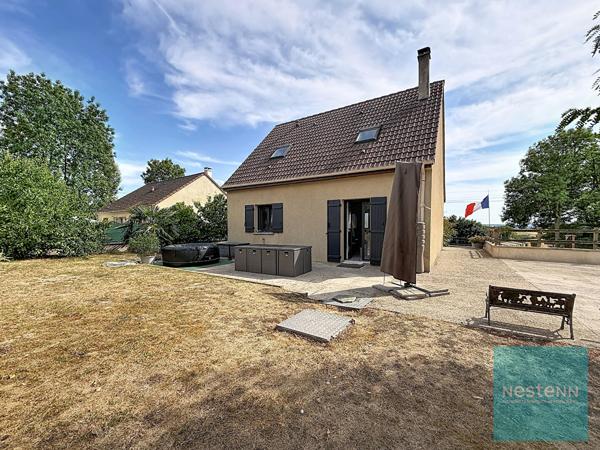 Pavillon de 5 pièces en très bon état général avec un sous-sol total  et un garage indépendant à Saint Germain Laval