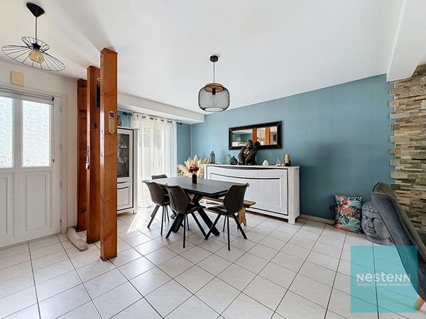 Pavillon de 5 pièces en très bon état général avec un sous-sol total  et un garage indépendant à Saint Germain Laval
