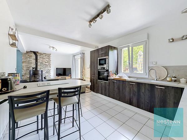 Pavillon de 5 pièces en très bon état général avec un sous-sol total  et un garage indépendant à Saint Germain Laval