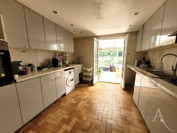Maison Mantes La Ville de 3 chambres 104 m² et 513m² de terrain