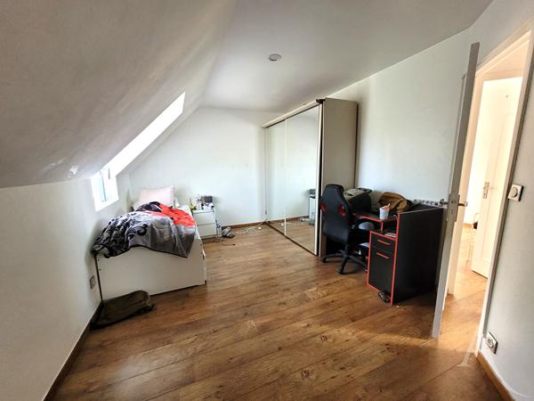 Maison Mantes La Ville de 3 chambres 104 m² et 513m² de terrain