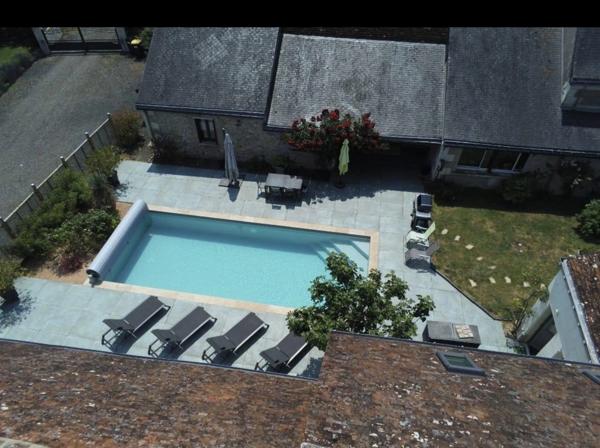 MAGNIFIQUE LONGERES DE CARACTERES AVEC GITES