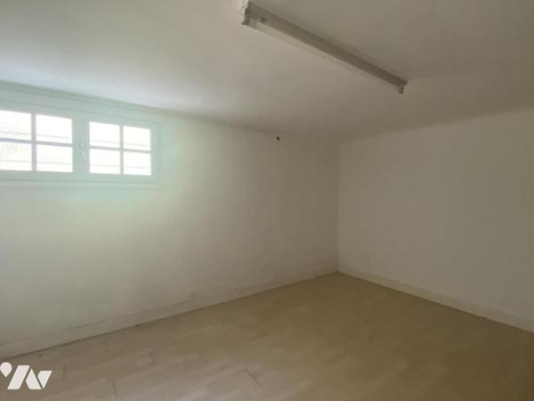 PROPRIETE - 190M² A RENOVER - AVEC SOUS-SOL -  1 HECTARE