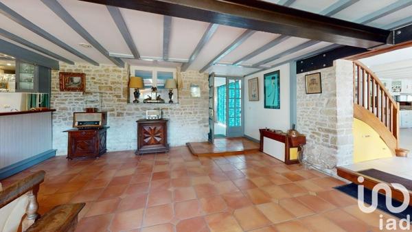 Maison 15 pièces de 345 m² à Sainte-Soulle (17220)