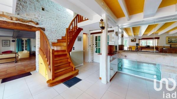 Maison 15 pièces de 345 m² à Sainte-Soulle (17220)