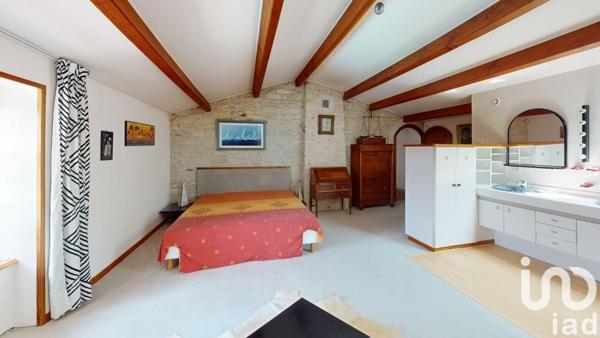 Maison 15 pièces de 345 m² à Sainte-Soulle (17220)