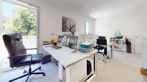 Vente
                Appartement136,92 m² - 4 Pièces -
                    Granville (50400)