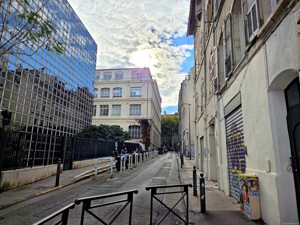 Beau studio meublé dernier étage