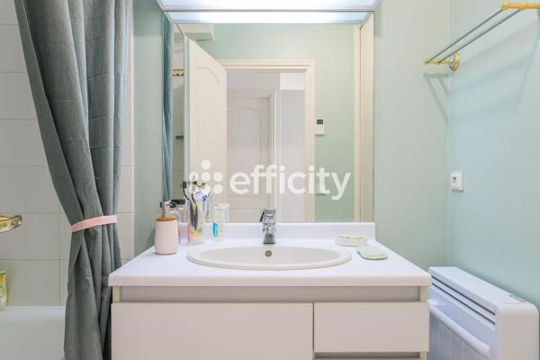 Appartement
         2 pièces
        - 49 m² Bien prestige 425 000 € *