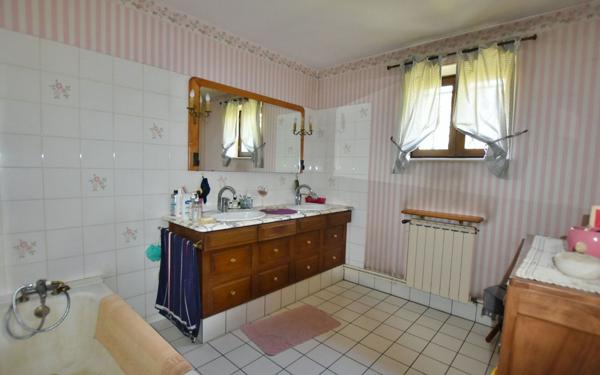 Maison à vendre    5 pièces • 144,60 m2 Commelle-Vernay