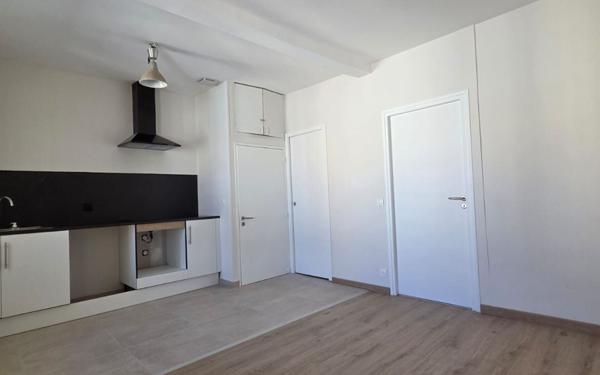 Appartement à vendre    2 pièces •  Marseille 9