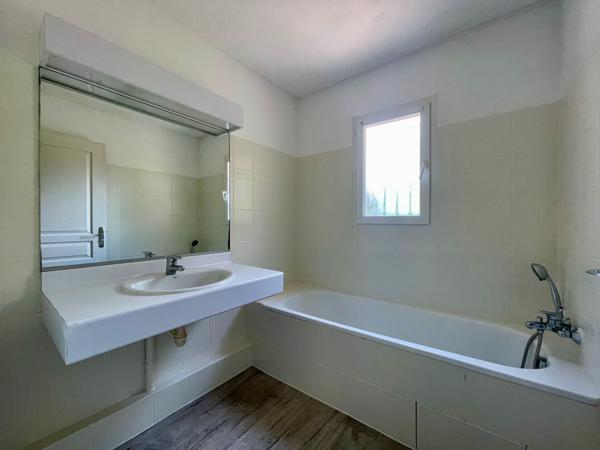 Saint-Raphaël Valescure/centre -T4 35m2 terrasses-jardin 90m2-box fermé+parking-à voir !