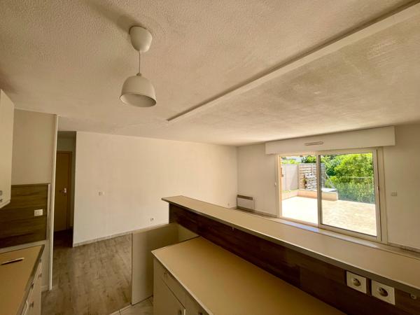 Saint-Raphaël Valescure/centre -T4 35m2 terrasses-jardin 90m2-box fermé+parking-à voir !