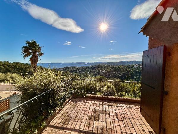 Maison 3 pièces R-1 de 71m2, édifiée sur un terrain d'environ 536m² offrant une vue belle mer