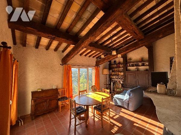 Maison 3 pièces R-1 de 71m2, édifiée sur un terrain d'environ 536m² offrant une vue belle mer