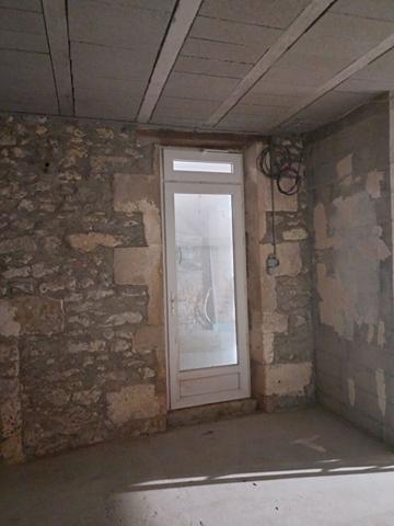 A vendre maison de 58 m², à Saujon, port du Riberou composée de 2 studios à l'étage, d'une buanderieet d'une pièce à rénover ainsi que d'un garage..,