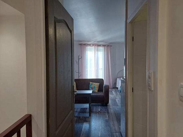 A vendre maison de 58 m², à Saujon, port du Riberou composée de 2 studios à l'étage, d'une buanderieet d'une pièce à rénover ainsi que d'un garage..,