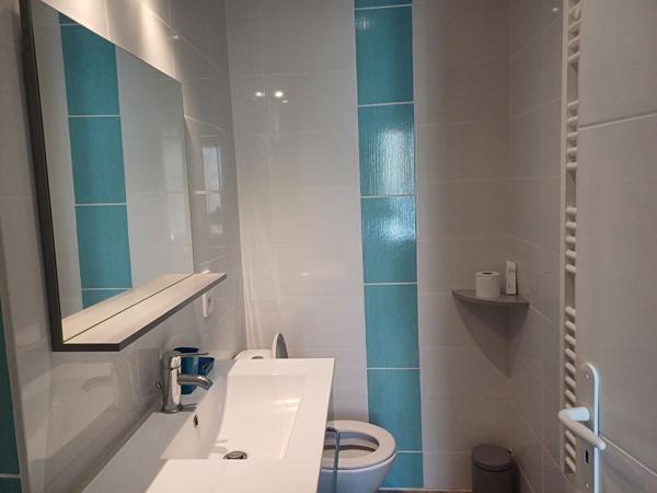 A vendre maison de 58 m², à Saujon, port du Riberou composée de 2 studios à l'étage, d'une buanderieet d'une pièce à rénover ainsi que d'un garage..,