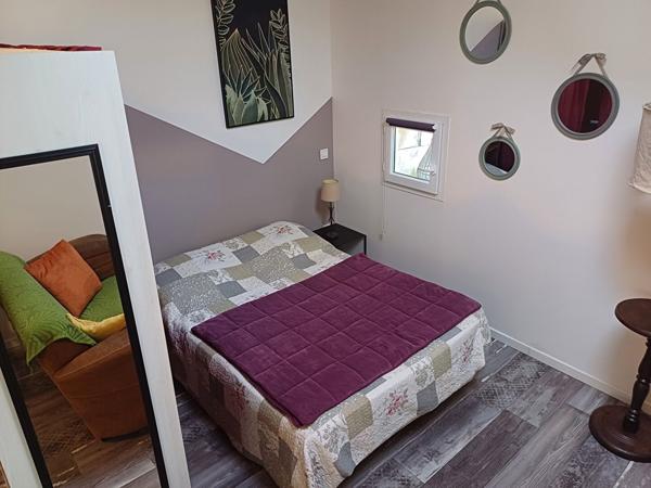 A vendre maison de 58 m², à Saujon, port du Riberou composée de 2 studios à l'étage, d'une buanderieet d'une pièce à rénover ainsi que d'un garage..,