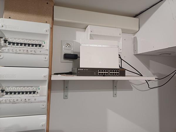 A vendre maison de 58 m², à Saujon, port du Riberou composée de 2 studios à l'étage, d'une buanderieet d'une pièce à rénover ainsi que d'un garage..,