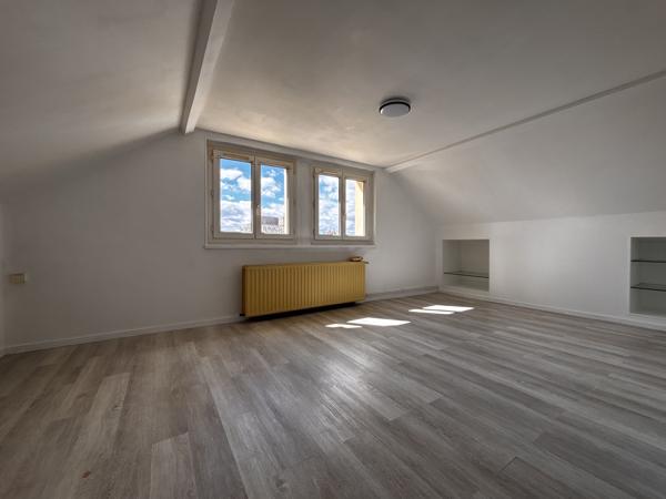 Appartement type F2, parking et cave