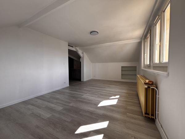 Appartement type F2, parking et cave