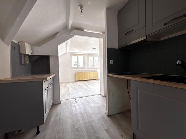 Appartement type F2, parking et cave