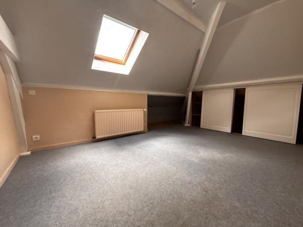 Appartement type F2, parking et cave