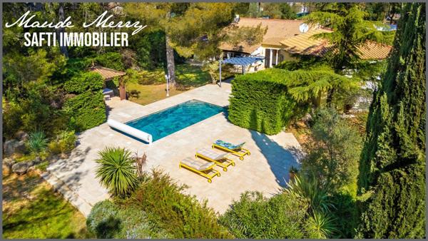 Villa de plain-pied de 190 m 2 habitable - piscine - garage - terrain de plus de 2900 m2 entièrement plat et clôturé - propriété parfaitement entretenue