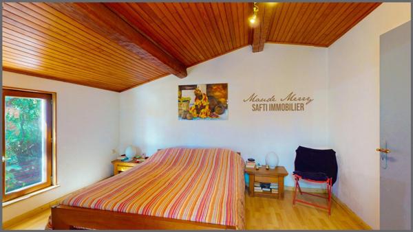 Villa de plain-pied de 190 m 2 habitable - piscine - garage - terrain de plus de 2900 m2 entièrement plat et clôturé - propriété parfaitement entretenue