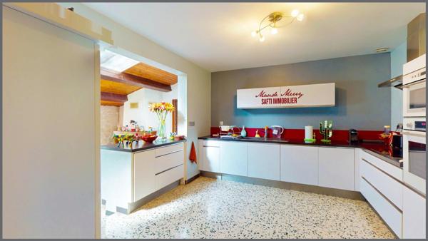 Villa de plain-pied de 190 m 2 habitable - piscine - garage - terrain de plus de 2900 m2 entièrement plat et clôturé - propriété parfaitement entretenue