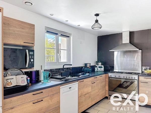 Maison d'env. 200 m2 -6 ch et un T2 indépendante