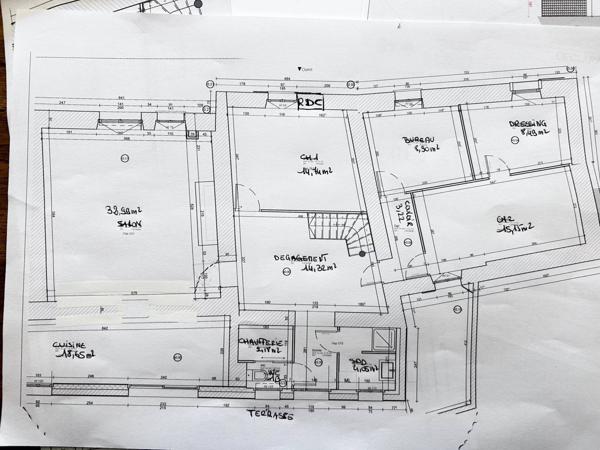 Maison d'env. 200 m2 -6 ch et un T2 indépendante