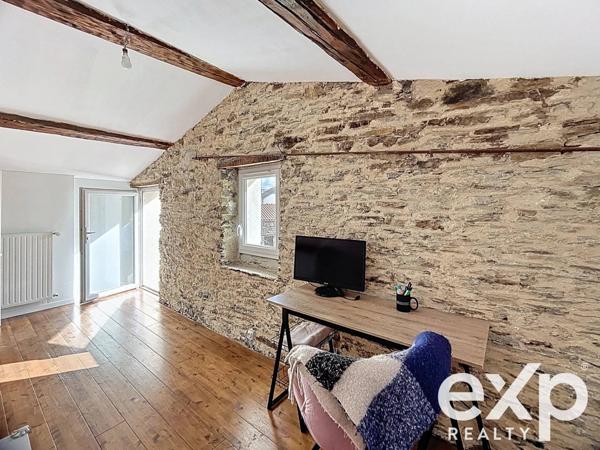 Maison d'env. 200 m2 -6 ch et un T2 indépendante