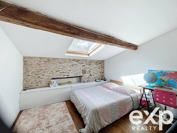 Maison d'env. 200 m2 -6 ch et un T2 indépendante