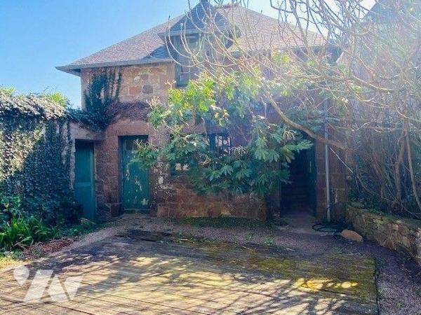 A Vendre à Perros-Guirec (22700) en Côtes-d'Armor (22), maison ancienne de caractère, d'une sur...