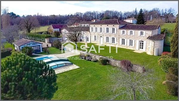 Magnifique Longère Charentaise en pierre, 6 chambres, 5 sdb, piscine, jardin d'hiver, garage, jardin.