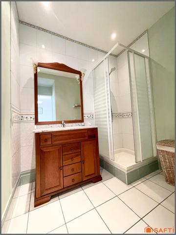 Magnifique Longère Charentaise en pierre, 6 chambres, 5 sdb, piscine, jardin d'hiver, garage, jardin.