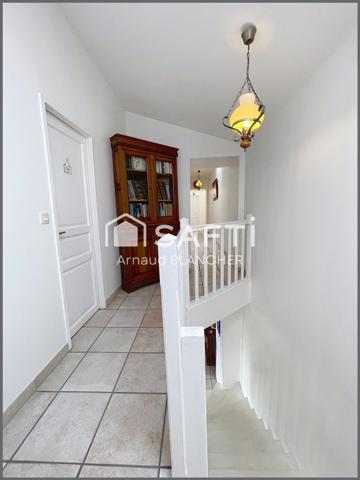 Magnifique Longère Charentaise en pierre, 6 chambres, 5 sdb, piscine, jardin d'hiver, garage, jardin.