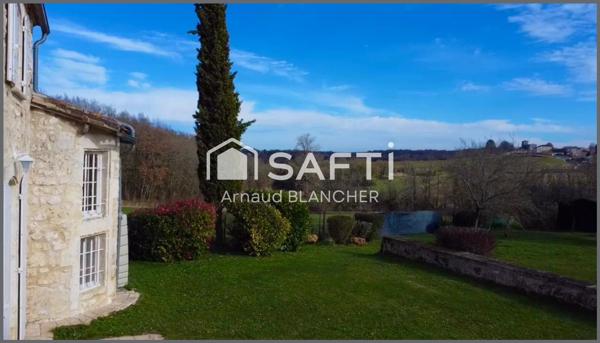 Magnifique Longère Charentaise en pierre, 6 chambres, 5 sdb, piscine, jardin d'hiver, garage, jardin.