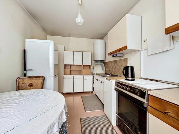 Vente                                                      Appartement
                        
                     4 pièces                      77 m2                     à Boissy-Saint-Léger