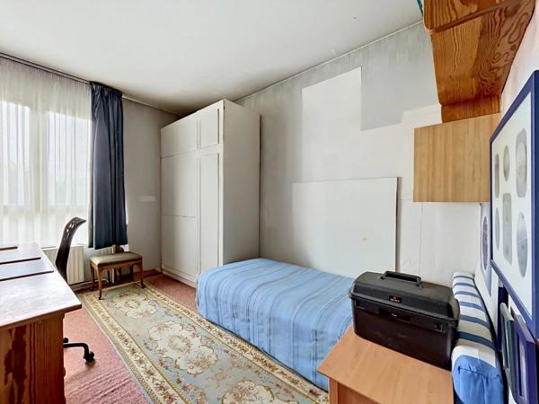 Vente                                                      Appartement
                        
                     4 pièces                      77 m2                     à Boissy-Saint-Léger