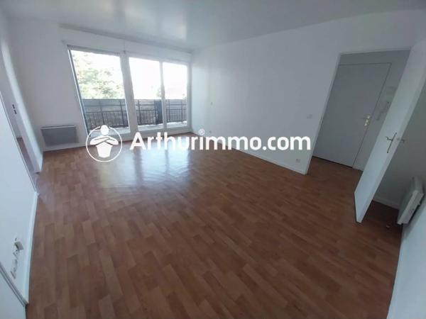 Location                                                      Appartement
                        
                     2 pièces                      49 m2                     à Savigny-le-Temple
