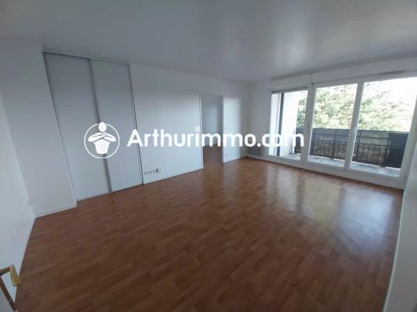 Location                                                      Appartement
                        
                     2 pièces                      49 m2                     à Savigny-le-Temple