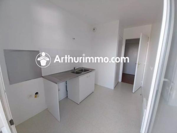 Location                                                      Appartement
                        
                     2 pièces                      49 m2                     à Savigny-le-Temple