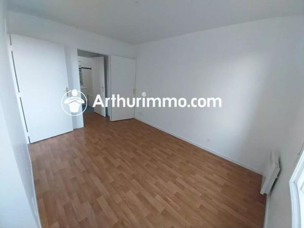 Location                                                      Appartement
                        
                     2 pièces                      49 m2                     à Savigny-le-Temple