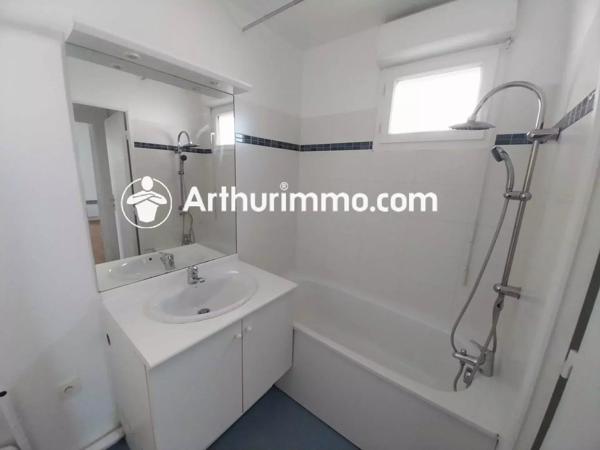 Location                                                      Appartement
                        
                     2 pièces                      49 m2                     à Savigny-le-Temple