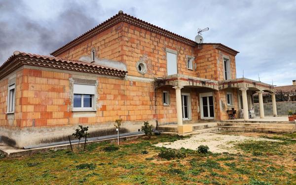 Maison à vendre    9 pièces •  Garons